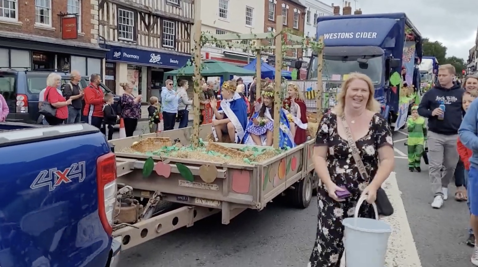 Ledbury Carnival 2023 Procession from High Street (Official)